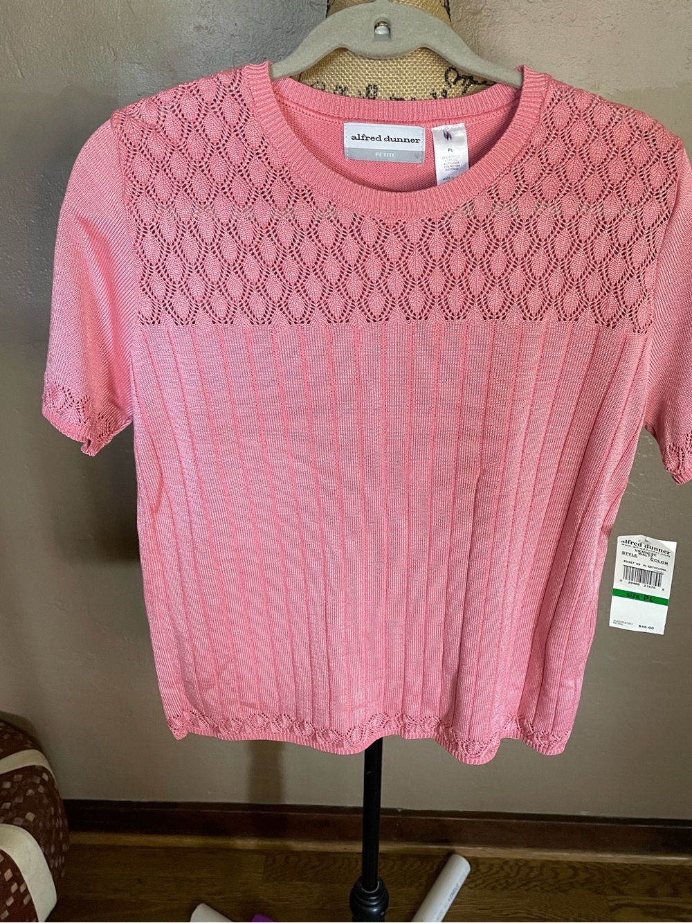 Alfred Dunner Pink Short-Sleeve Knit Top with knit design round neck SZ PL NEW